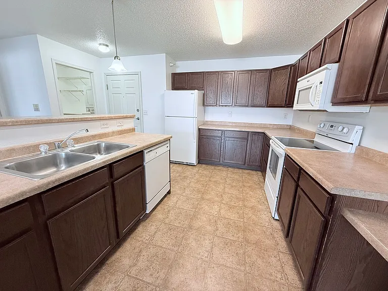 Old Orchard Apartments — Photo 22