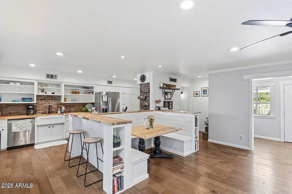 4 bed, 3.0 bath, 1711 sqft, $4,595 — Photo 3
