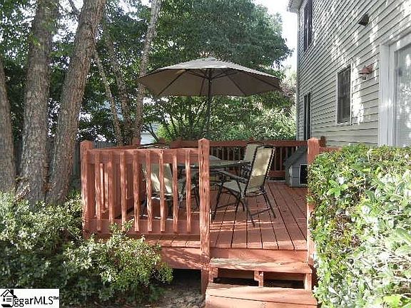 3rd image of 11 Old Taylor Ct
