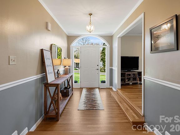 3rd image of 17 Amber Dr