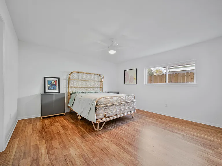 1408 Hughes St #8 — Photo 3