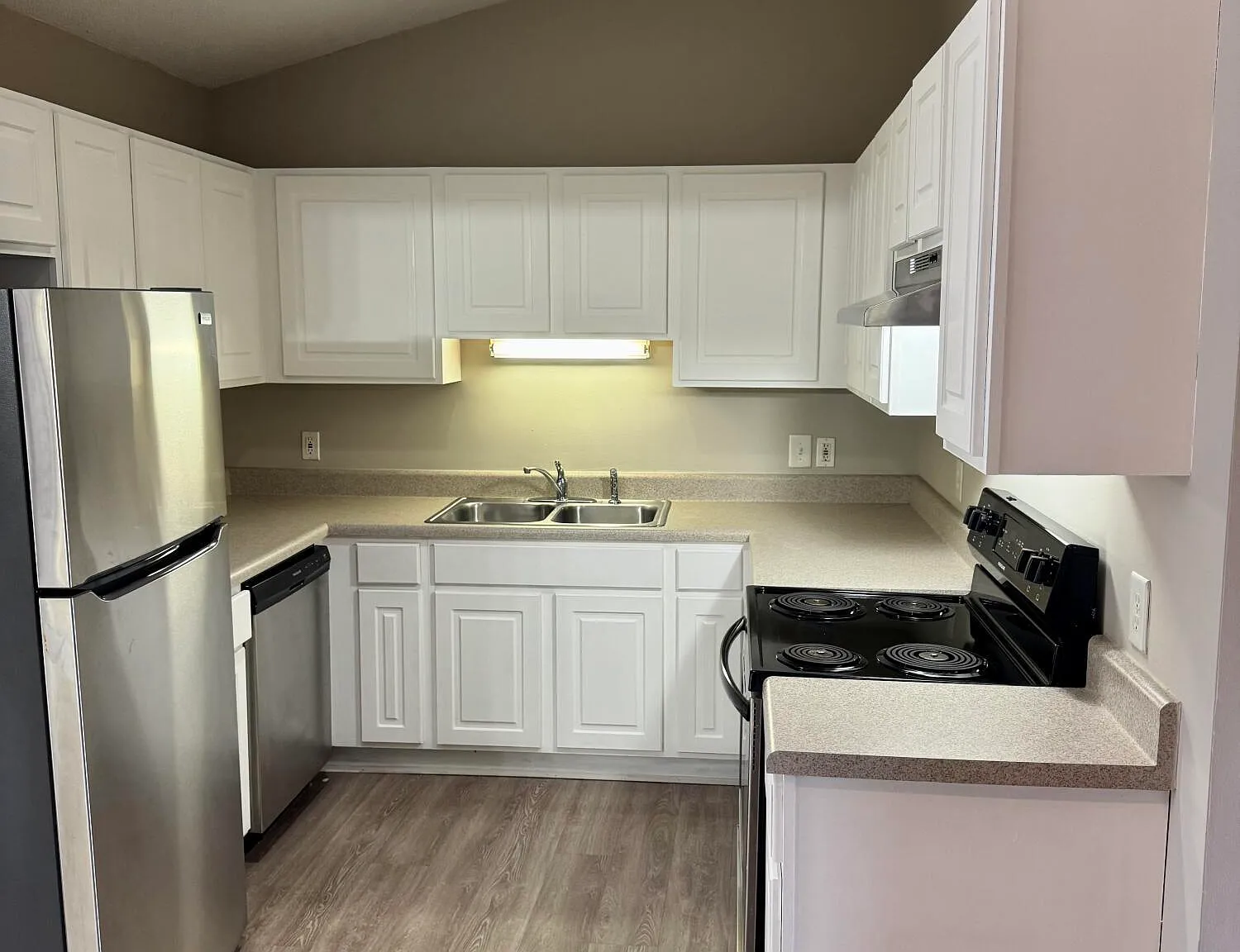 1 bed, 1.0 bath, $850 — Photo 4
