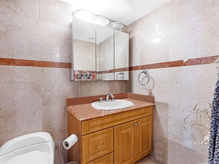 7601 E Treasure Dr #1924 — Photo 14