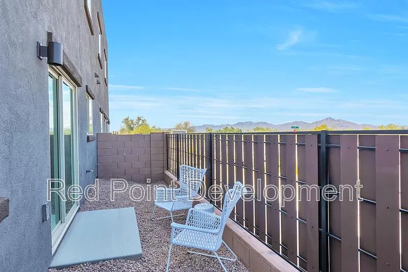 3 bed, 2.5 bath, 1735 sqft, $2,100 — Photo 4