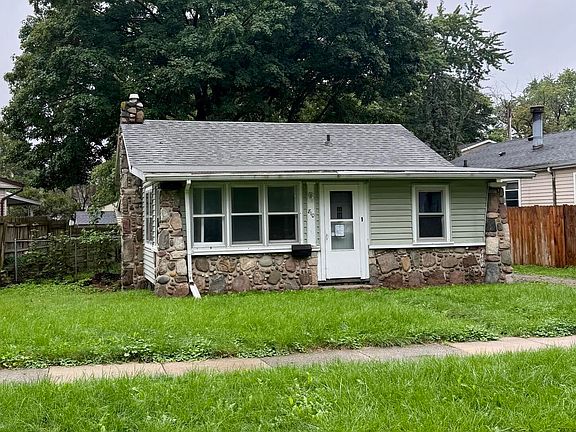 3rd image of 810 Fenton St