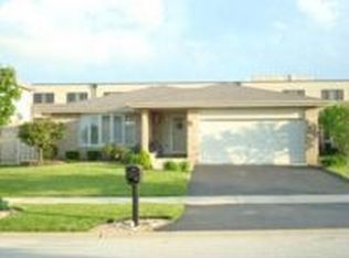 9239 Sutton Pl, Tinley Park, IL 60487