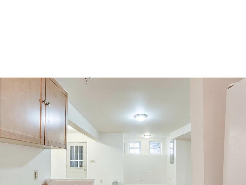 Open living space w built ins.