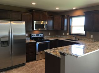 615 Alexis Ln, Marion, IA 52302