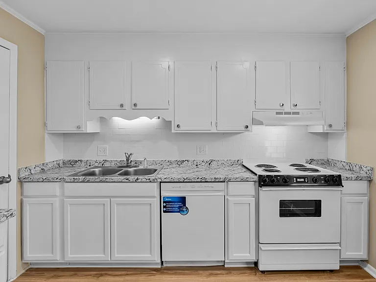 1624 Spring Garden St — Photo 6