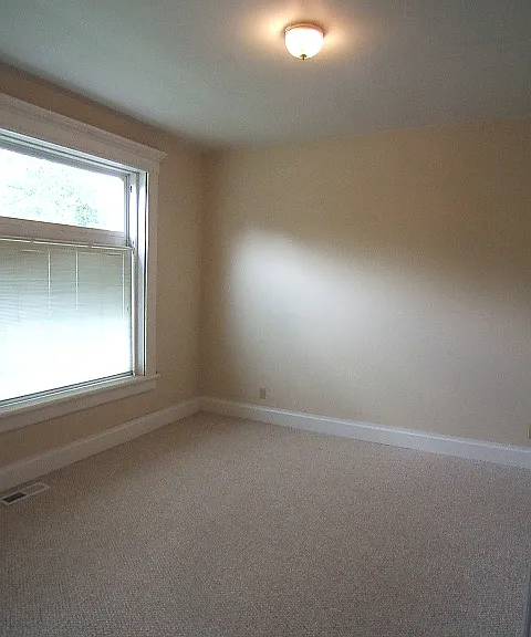 1358 Neil Ave — Photo 5