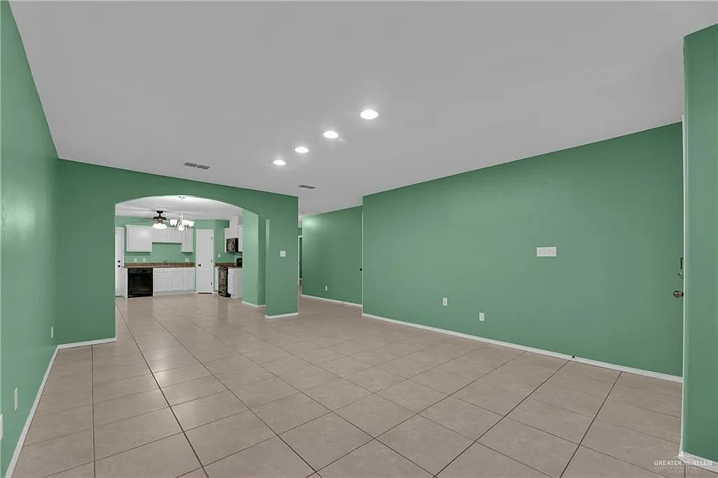 3 bed, 2.0 bath, 1534 sqft, $1,800 — Photo 3