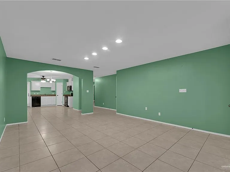 3619 Prestwick St — Photo 3