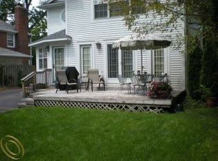 26020 Salem Rd, Huntington Woods, MI 48070