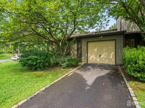 65 Laurie Ct, Matawan, NJ 07747