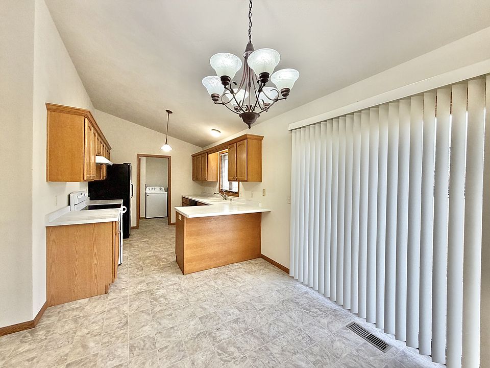 1st image of 2402 Stonefield Ln #1
