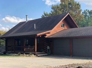 1700 Oakwood Ct, Camanche, IA 52730