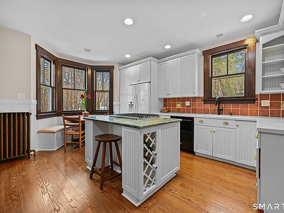 3rd image of 32 Catalpa Road