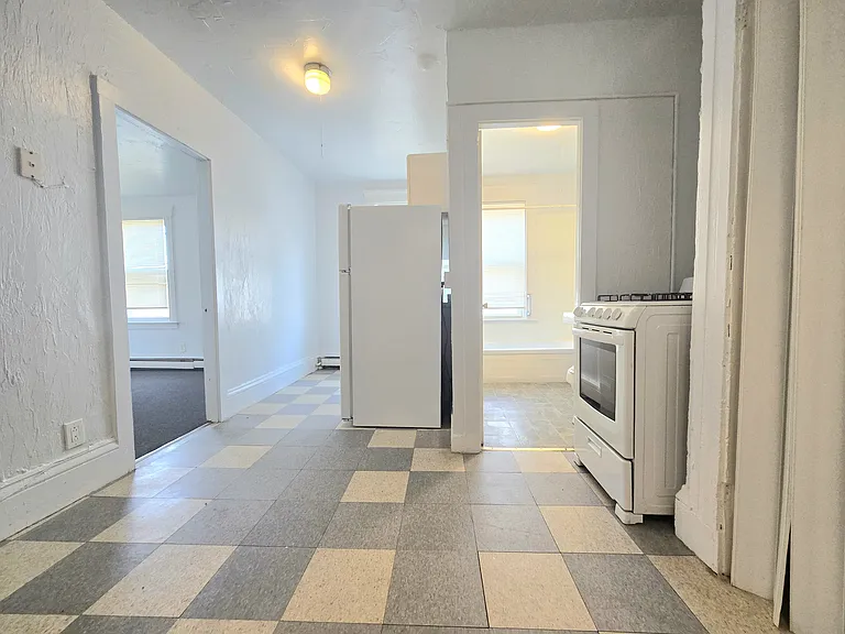 9 Cedar St #2 — Photo 2