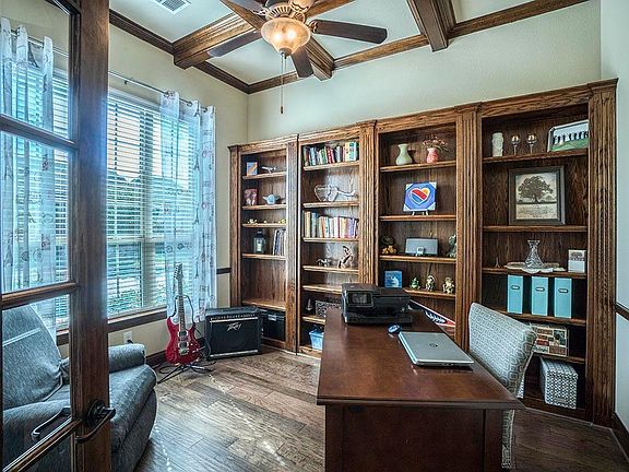 5th image of 2831 Earl Dr