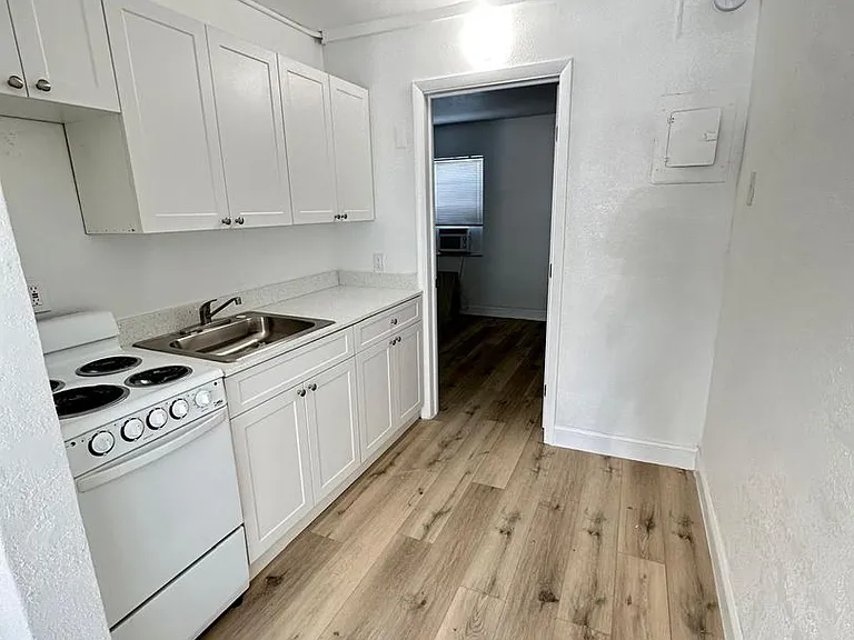 539 NW 1st Ave #1-8 — Photo 2