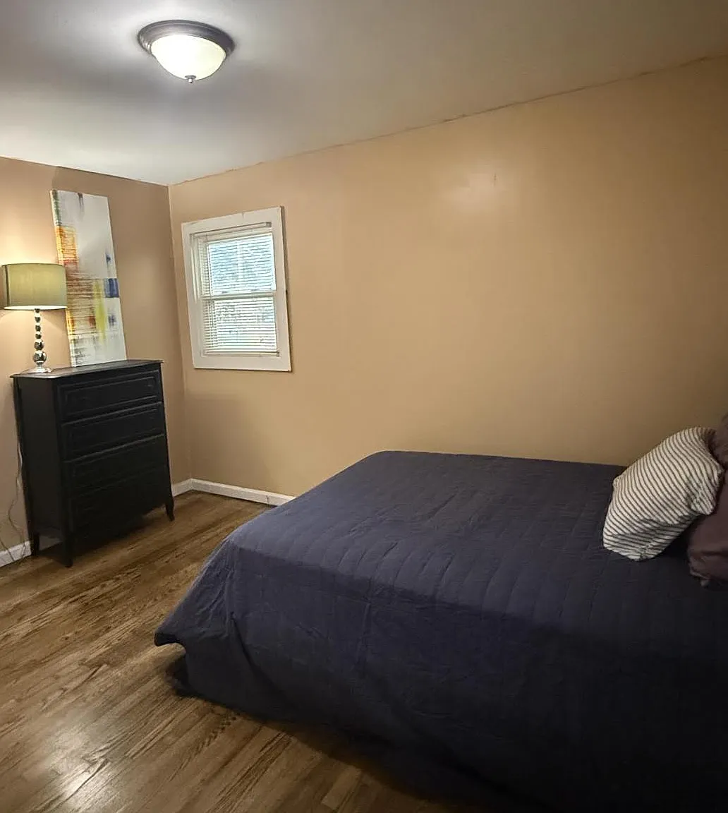 2 bed, 1.0 bath, 1025 sqft, $797 — Photo 1