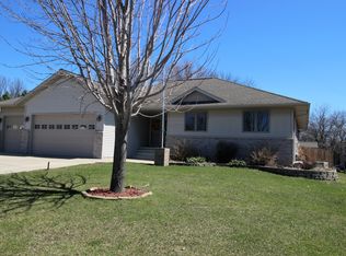 620 E Nathan St, Lake Crystal, MN 56055