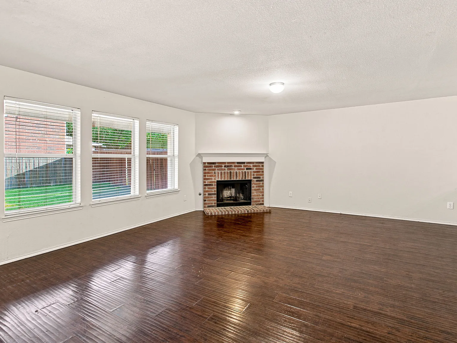 5 bed, 3.5 bath, 3120 sqft, $2,900 — Photo 4