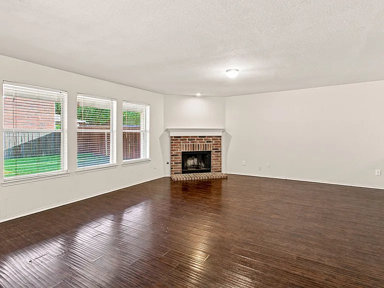 5905 Calloway Dr — Photo 4