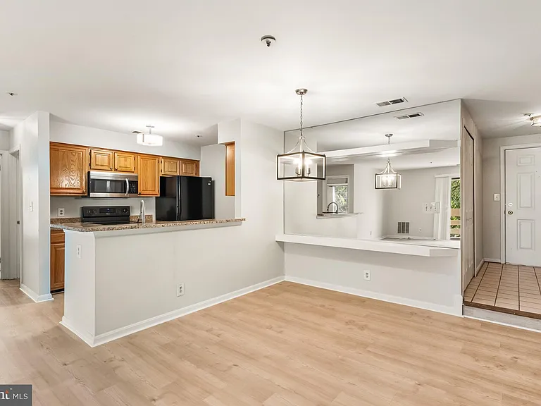 240 S Reynolds St #411 — Photo 9