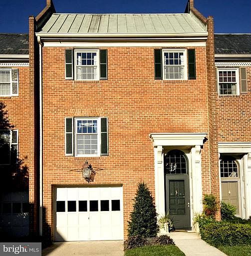 1st image of 10 Hume Ct #22