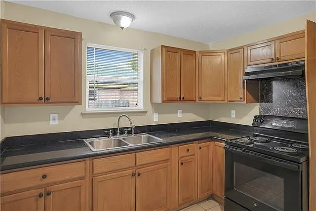 2 bed, 1.0 bath, 708 sqft, $1,500 — Photo 3