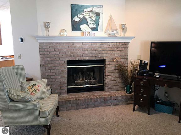 5th image of 5464 Millbrook Dr