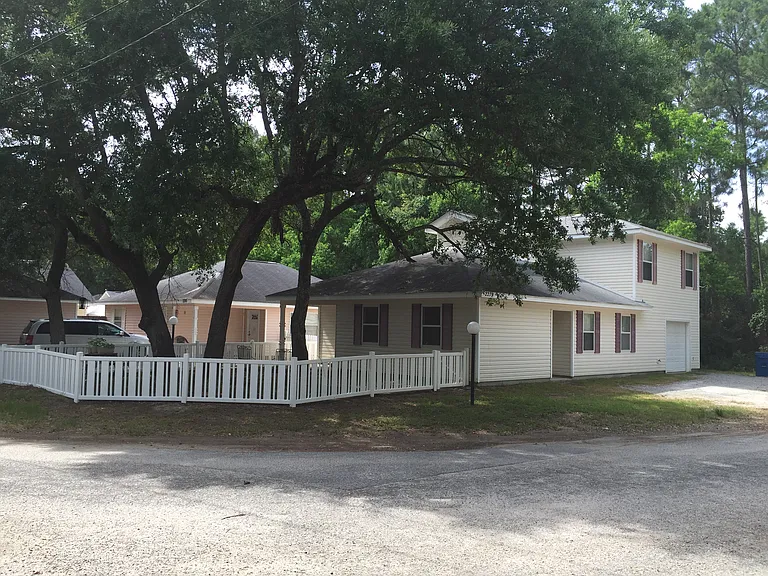2279 Wallace Cir — Photo 3
