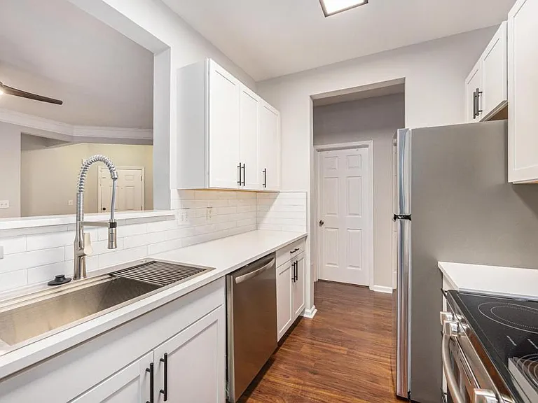2125 Chatelain Way — Photo 7