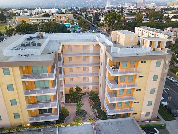 5th image of 458 W Vernon Ave #102