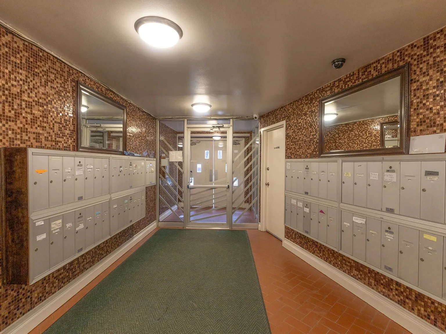 1111 W. Hollywood Ave — Photo 3