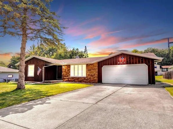 967 Hillcrest Hts, Green Bay, WI 54313