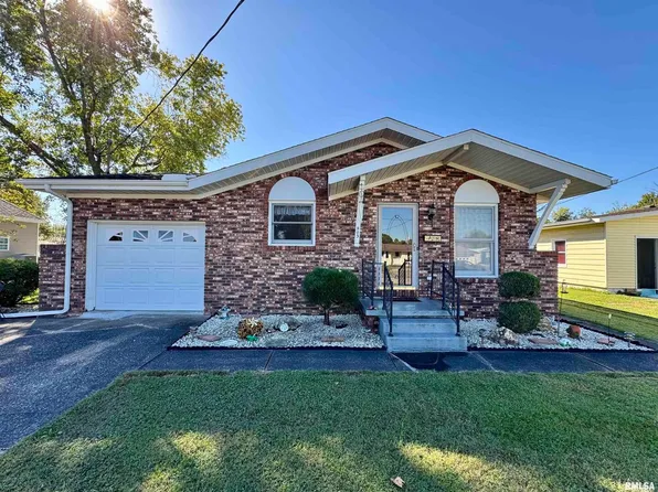 803 W Broadway Blvd, Johnston City, IL 62951