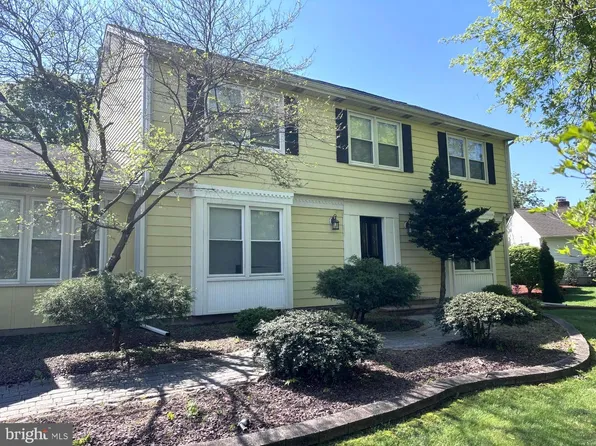 27 W Cartwright Dr, Princeton Junction, NJ 08550