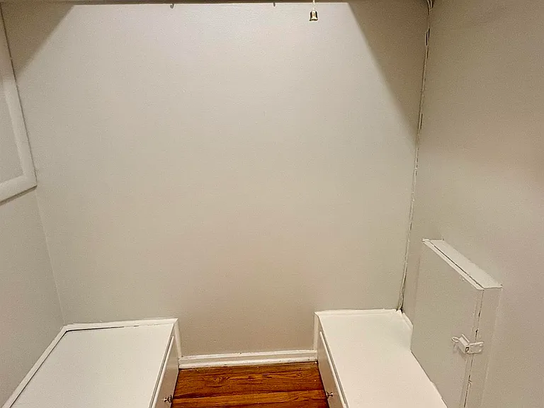 Corona Manor Apartments — Photo 18
