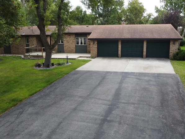 6807 Sunnyside Dr, Horace, ND 58047