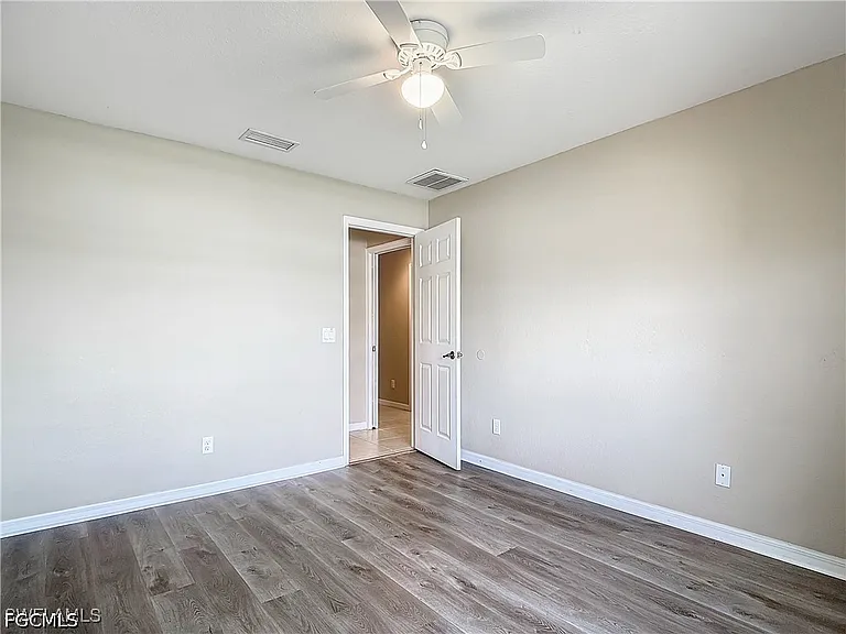 1726 Trafalgar Pkwy — Photo 29
