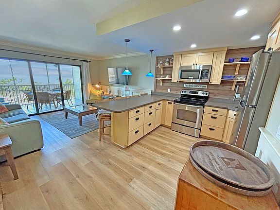 4th image of 4220 Bayside Villas Unit 4220