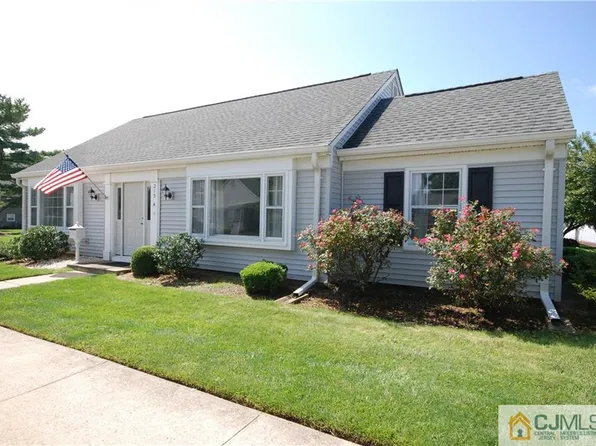 215 Mayflower Way #A, Monroe Township, NJ 08831