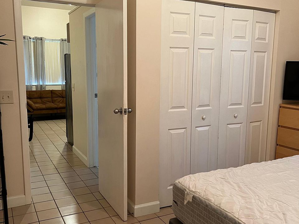 2nd image of 1909 Harding St #2