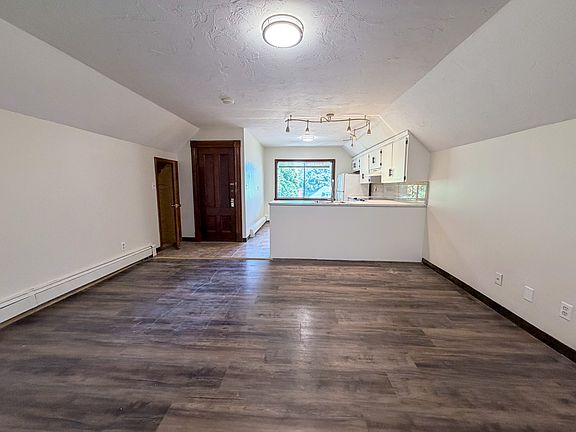 3rd image of 32 Clarendon St #C