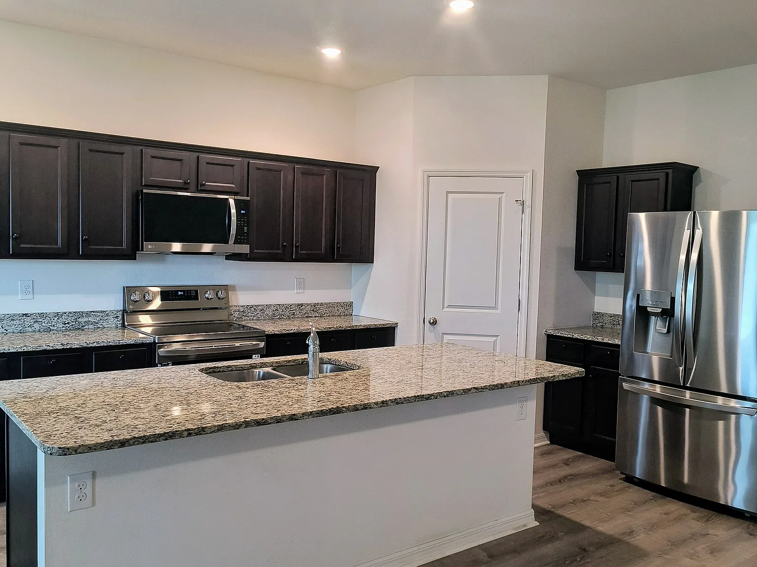 3 bed, 1753 sqft, $2,300 — Photo 4
