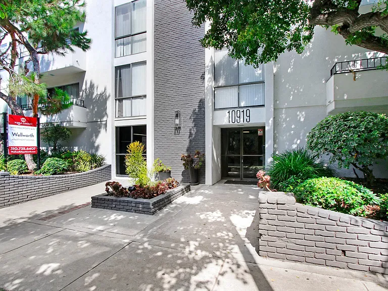 Wellworth Apartments — Photo 11