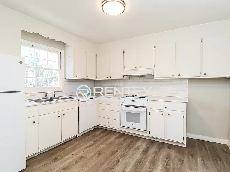 623 S New Hope Rd #4 — Photo 4