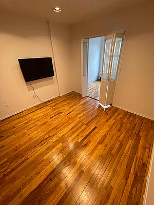 Rented by KNOCKKNOCK LLC | media 4